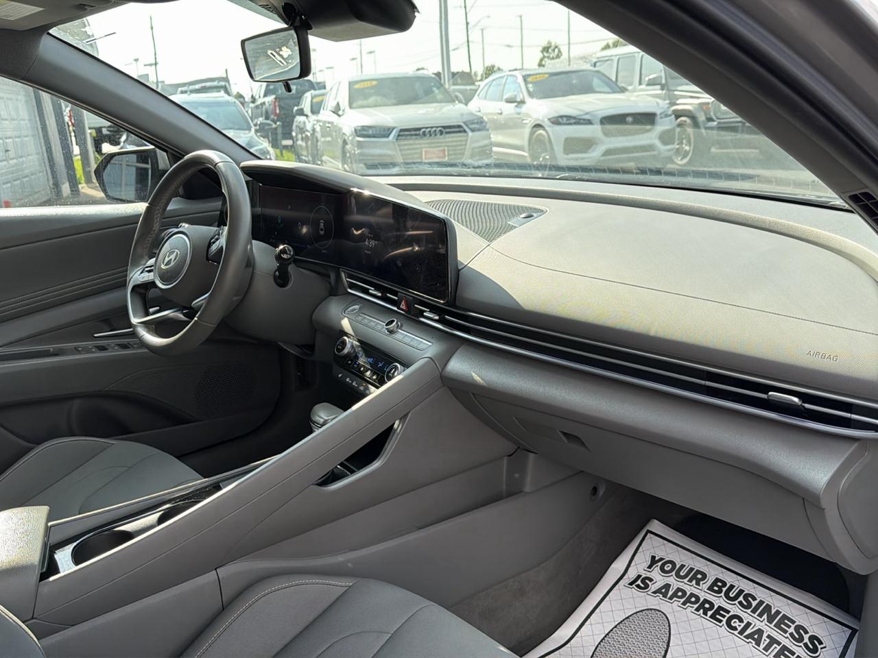 Hyundai Elantra SEL Convenience IVT 2025