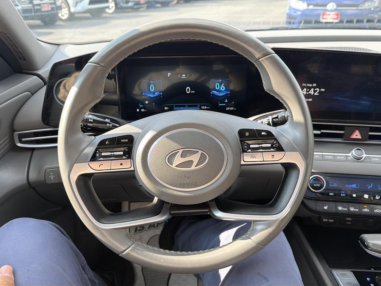 Hyundai Elantra SEL Convenience IVT 2025