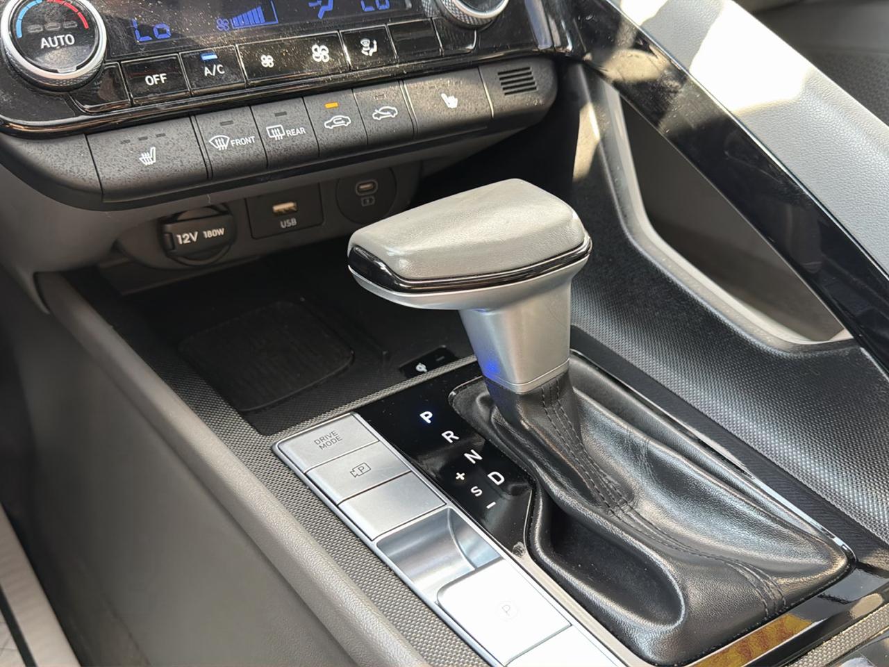 Hyundai Elantra SEL Convenience IVT 2025