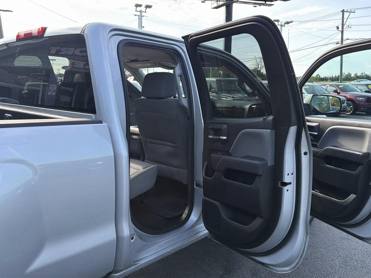 Chevrolet Silverado 1500 4WD Double Cab 143.5" Custom 2016