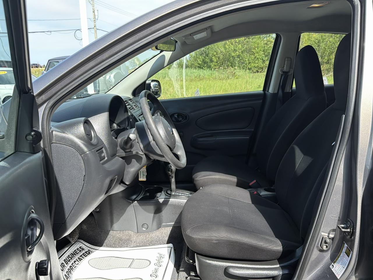 Nissan Versa 4dr Sdn CVT 1.6 S Plus 2013