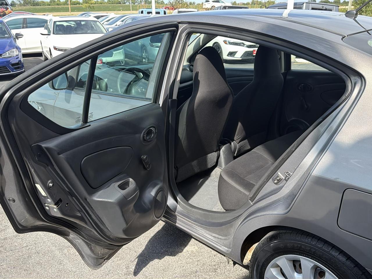 Nissan Versa 4dr Sdn CVT 1.6 S Plus 2013