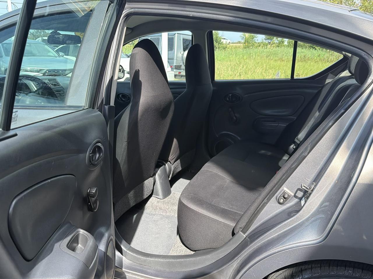 Nissan Versa 4dr Sdn CVT 1.6 S Plus 2013