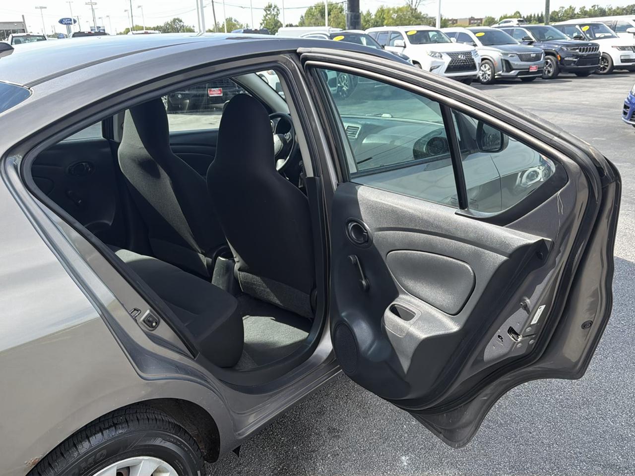Nissan Versa 4dr Sdn CVT 1.6 S Plus 2013