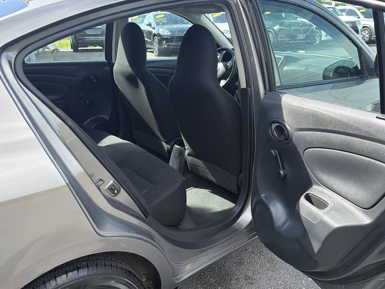Nissan Versa 4dr Sdn CVT 1.6 S Plus 2013