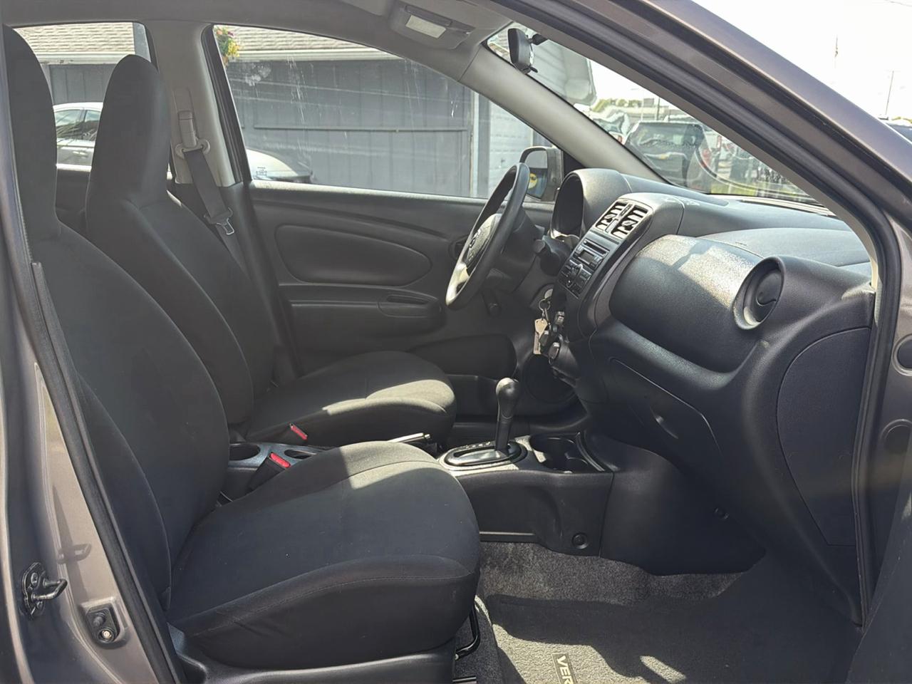 Nissan Versa 4dr Sdn CVT 1.6 S Plus 2013