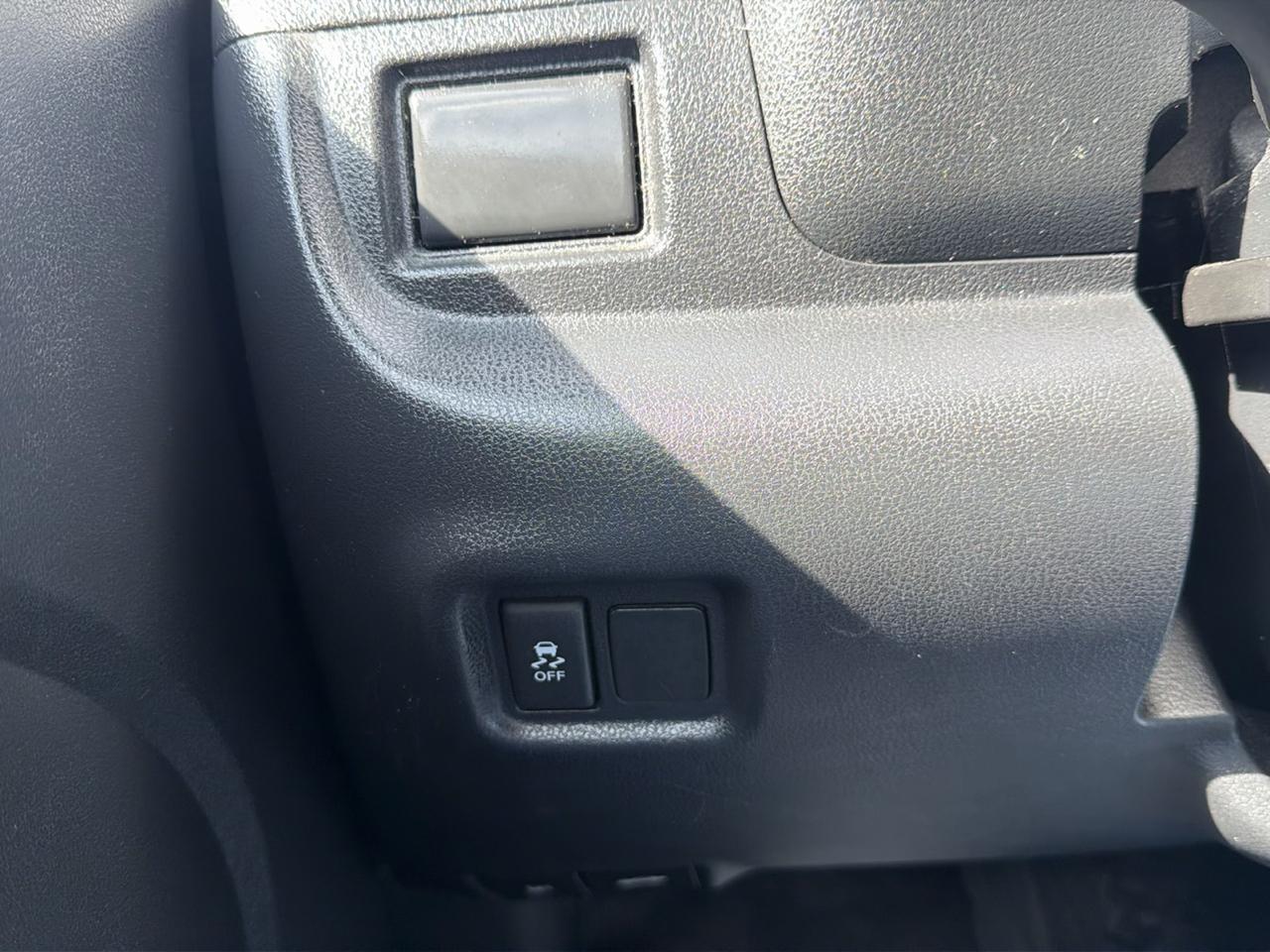 Nissan Versa 4dr Sdn CVT 1.6 S Plus 2013