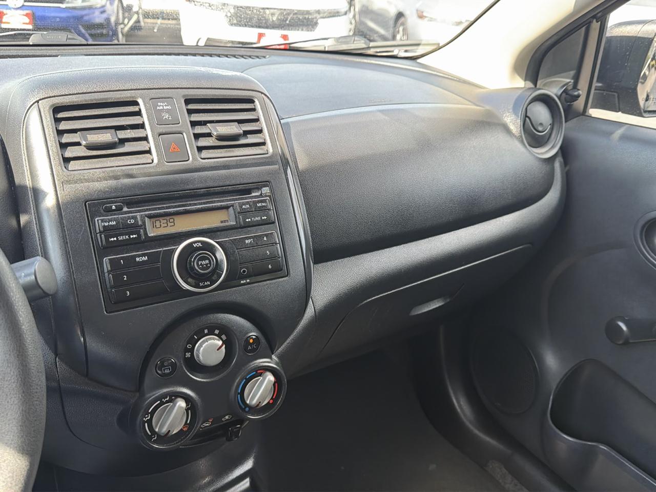 Nissan Versa 4dr Sdn CVT 1.6 S Plus 2013
