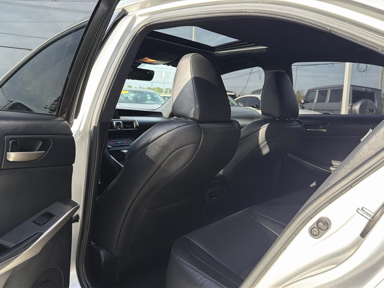 Lexus IS IS 300 RWD 2019