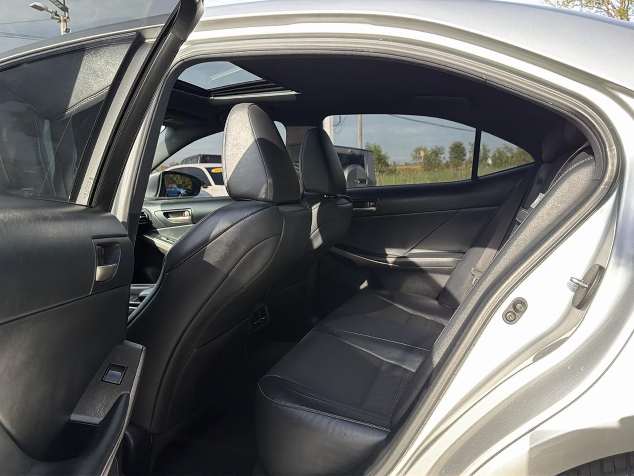 Lexus IS IS 300 RWD 2019