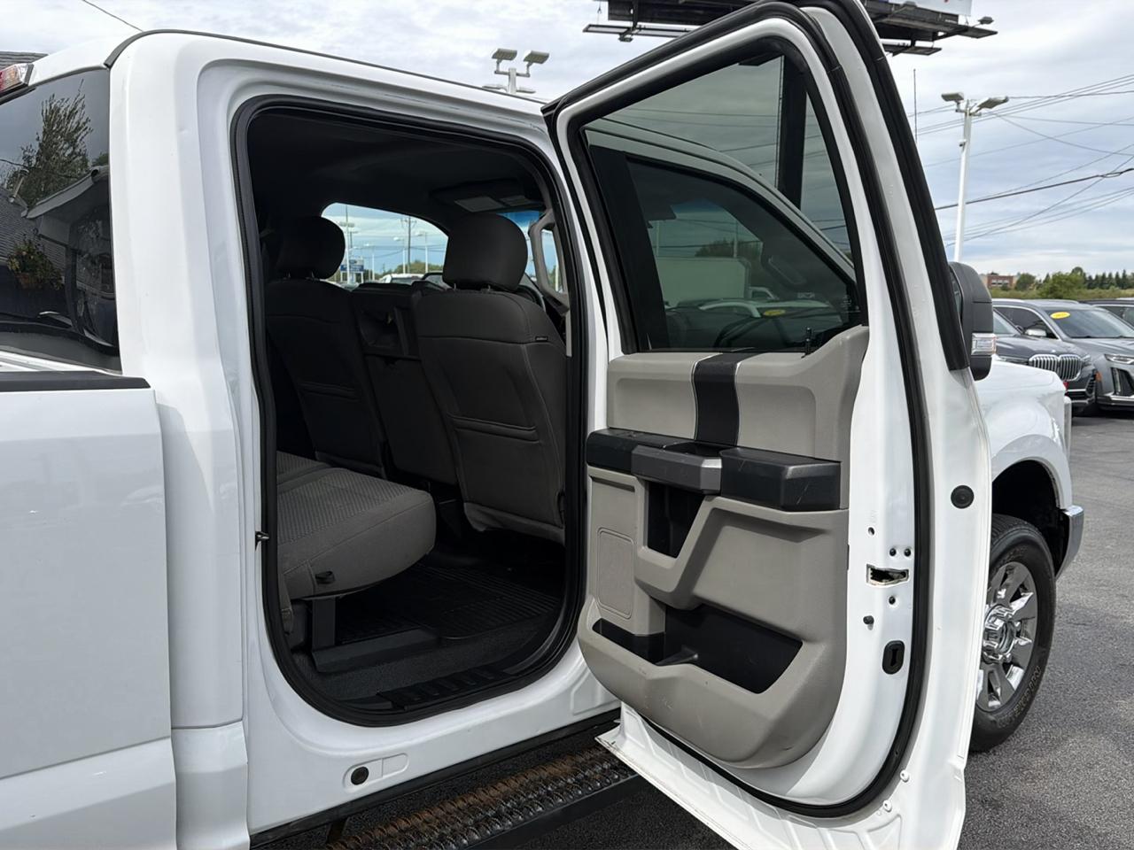 Ford Super Duty F-350 SRW Crew Cab 176" WB XLT 4WD 2019