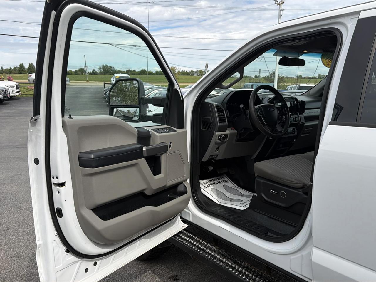 Ford Super Duty F-350 SRW Crew Cab 176" WB XLT 4WD 2019