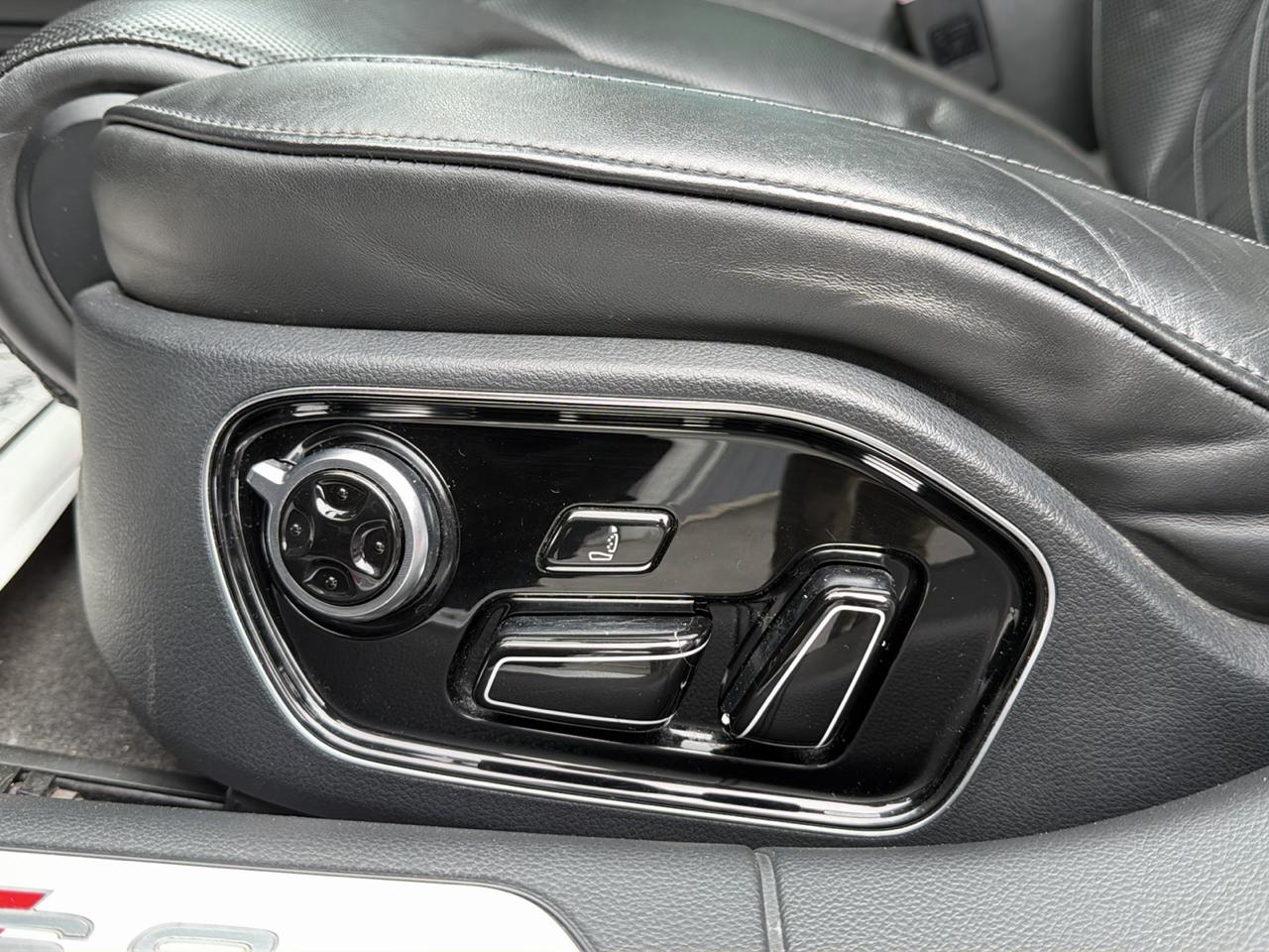 Audi S8 4dr Sdn 2015