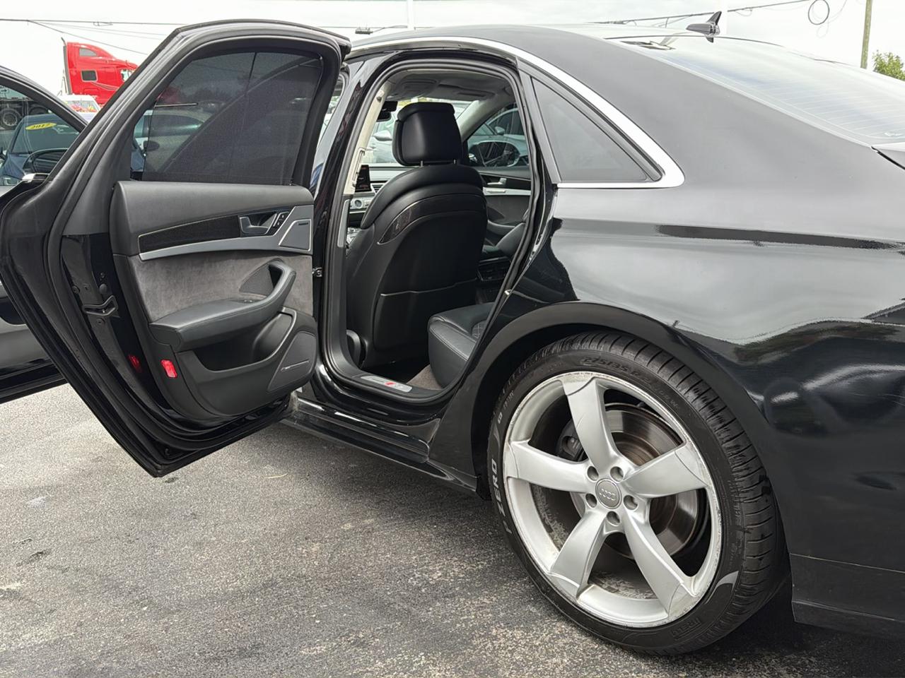 Audi S8 4dr Sdn 2015