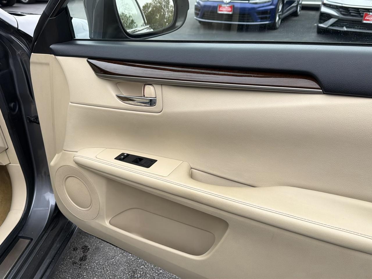 Lexus ES 350 4dr Sdn 2013