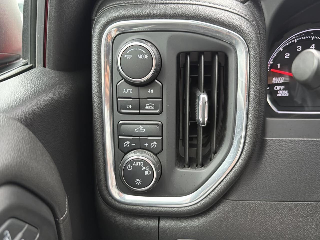 Chevrolet Silverado 1500 LTD 4WD Crew Cab 147" LT w/1LT 2022
