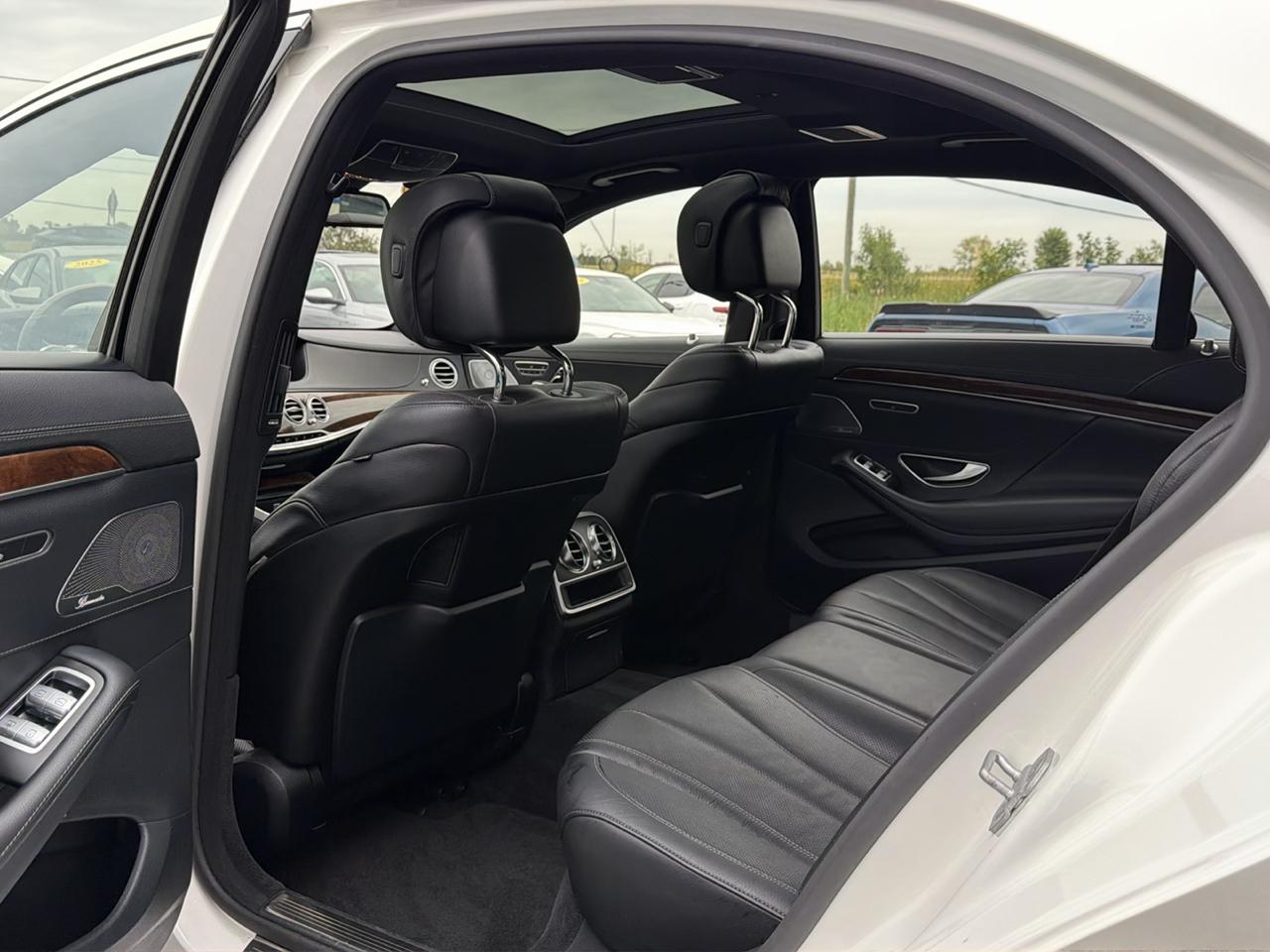 Mercedes-Benz S-Class 4dr Sdn S 550 4MATIC 2015