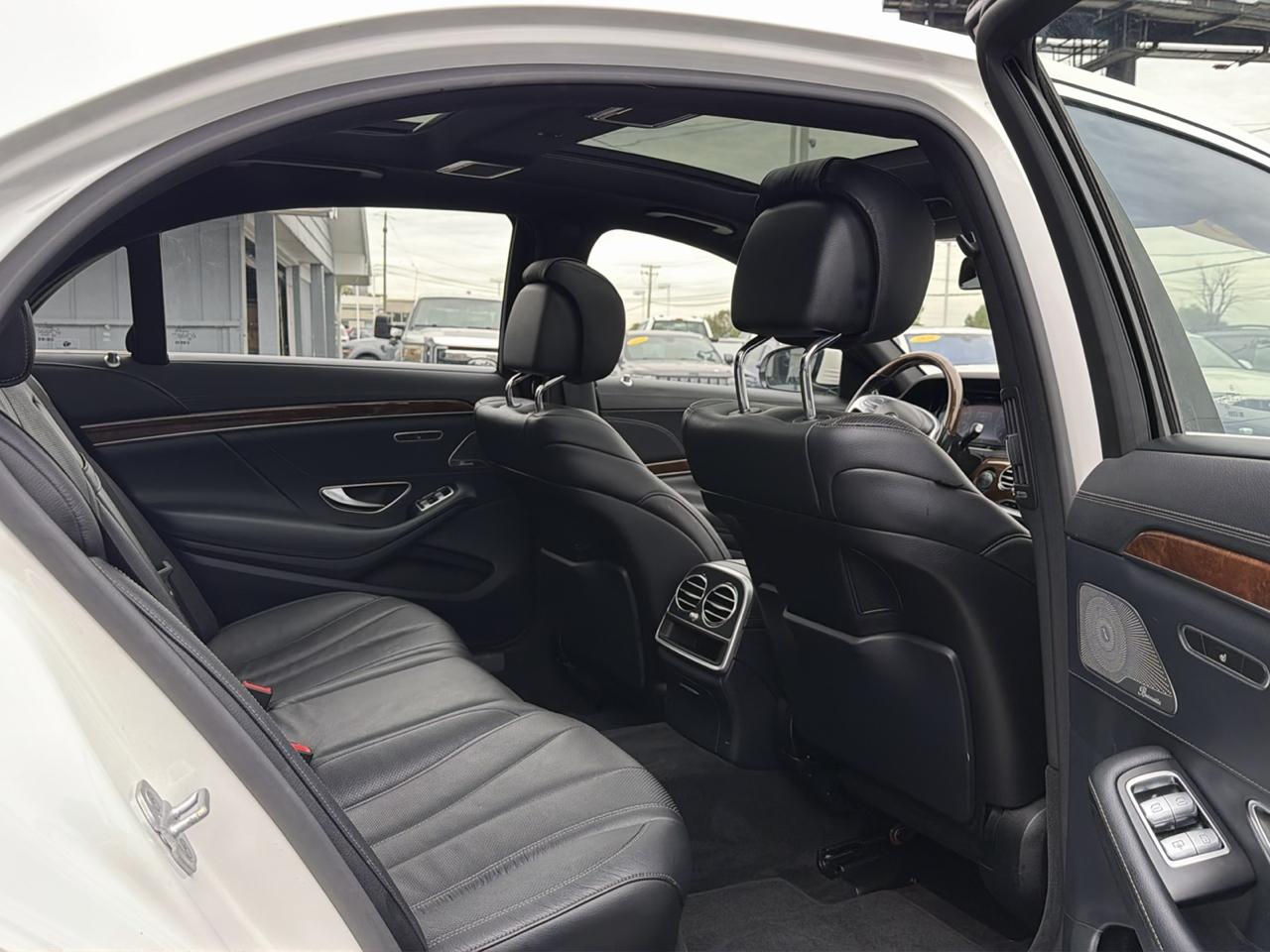 Mercedes-Benz S-Class 4dr Sdn S 550 4MATIC 2015