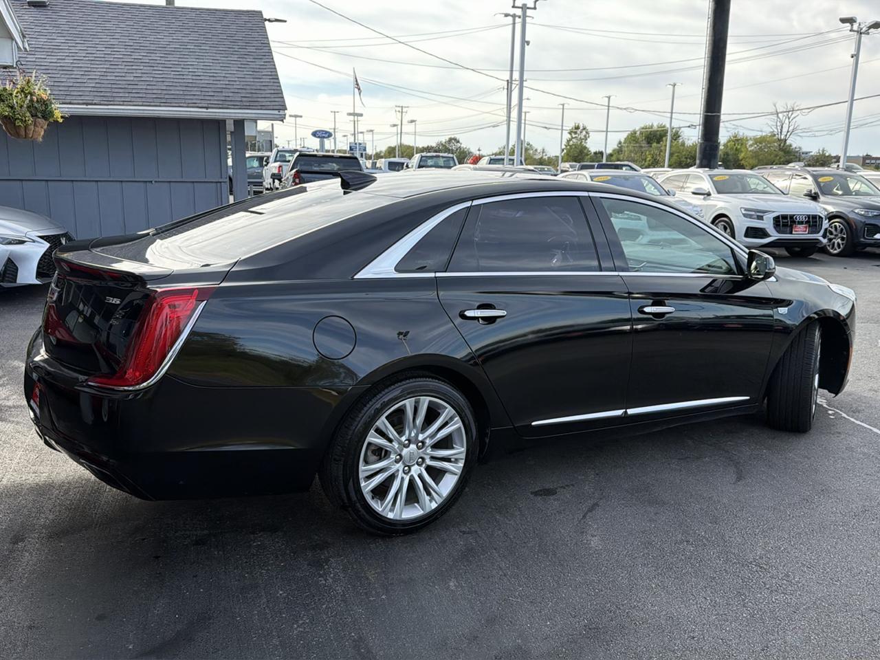 Cadillac XTS 4dr Sdn Luxury FWD 2019