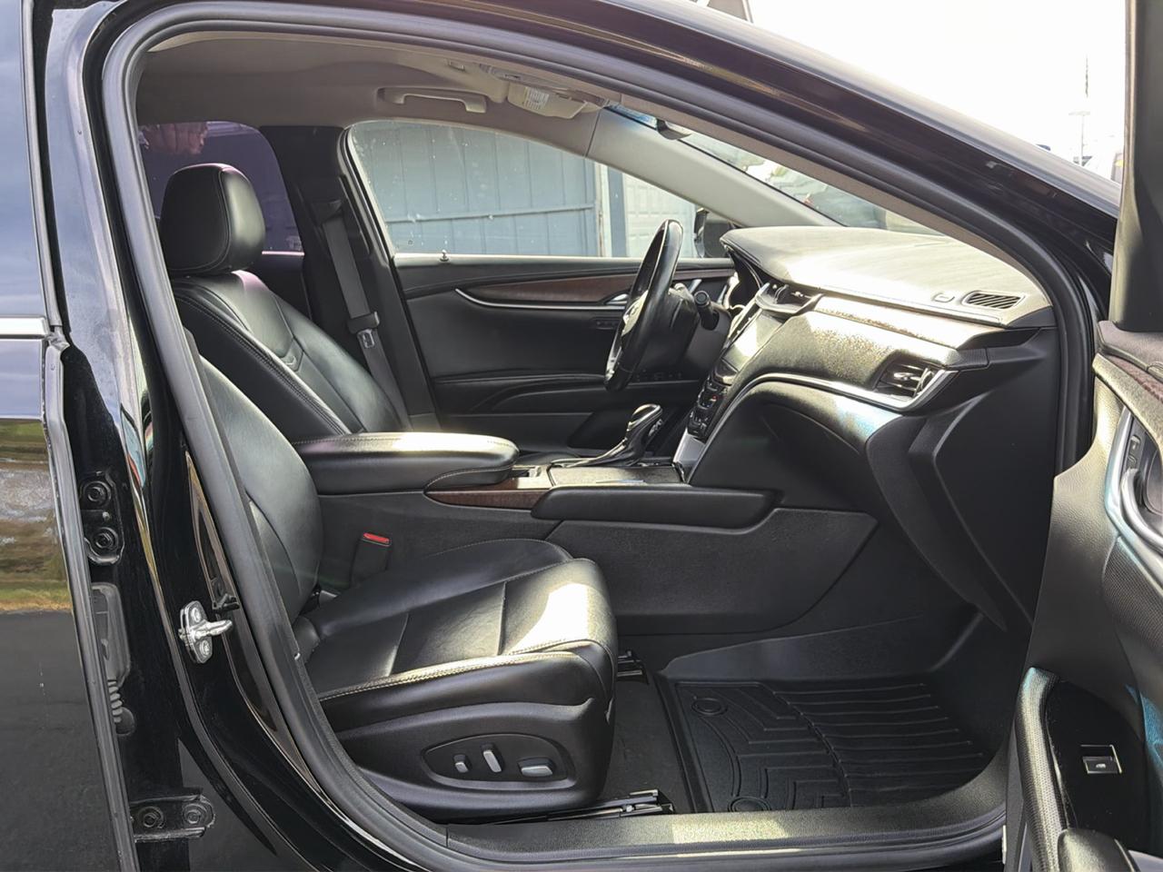 Cadillac XTS 4dr Sdn Luxury FWD 2019