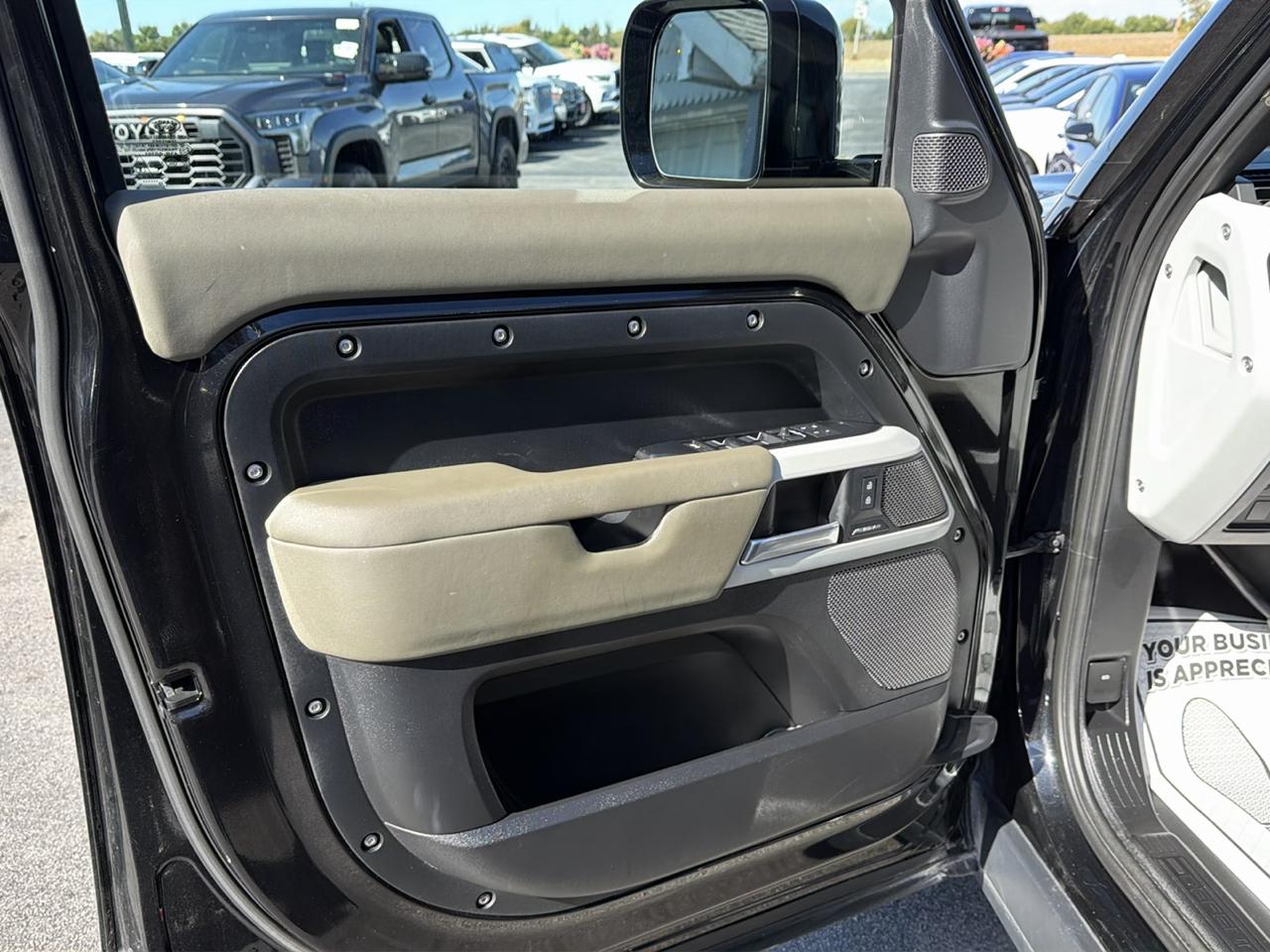 Land Rover Defender 110 P300 S 2024