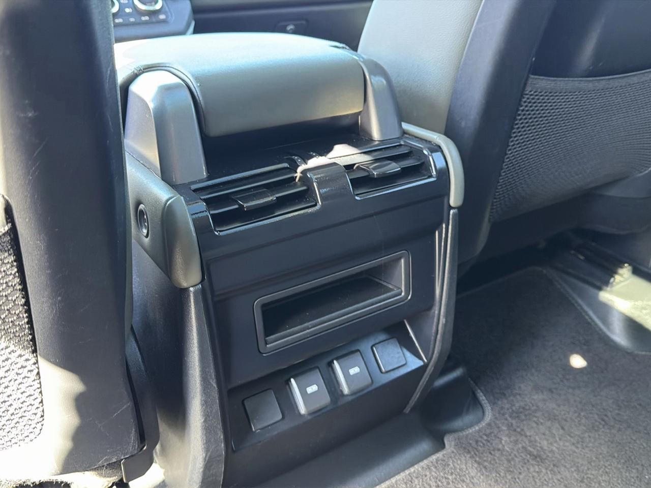 Land Rover Defender 110 P300 S 2024