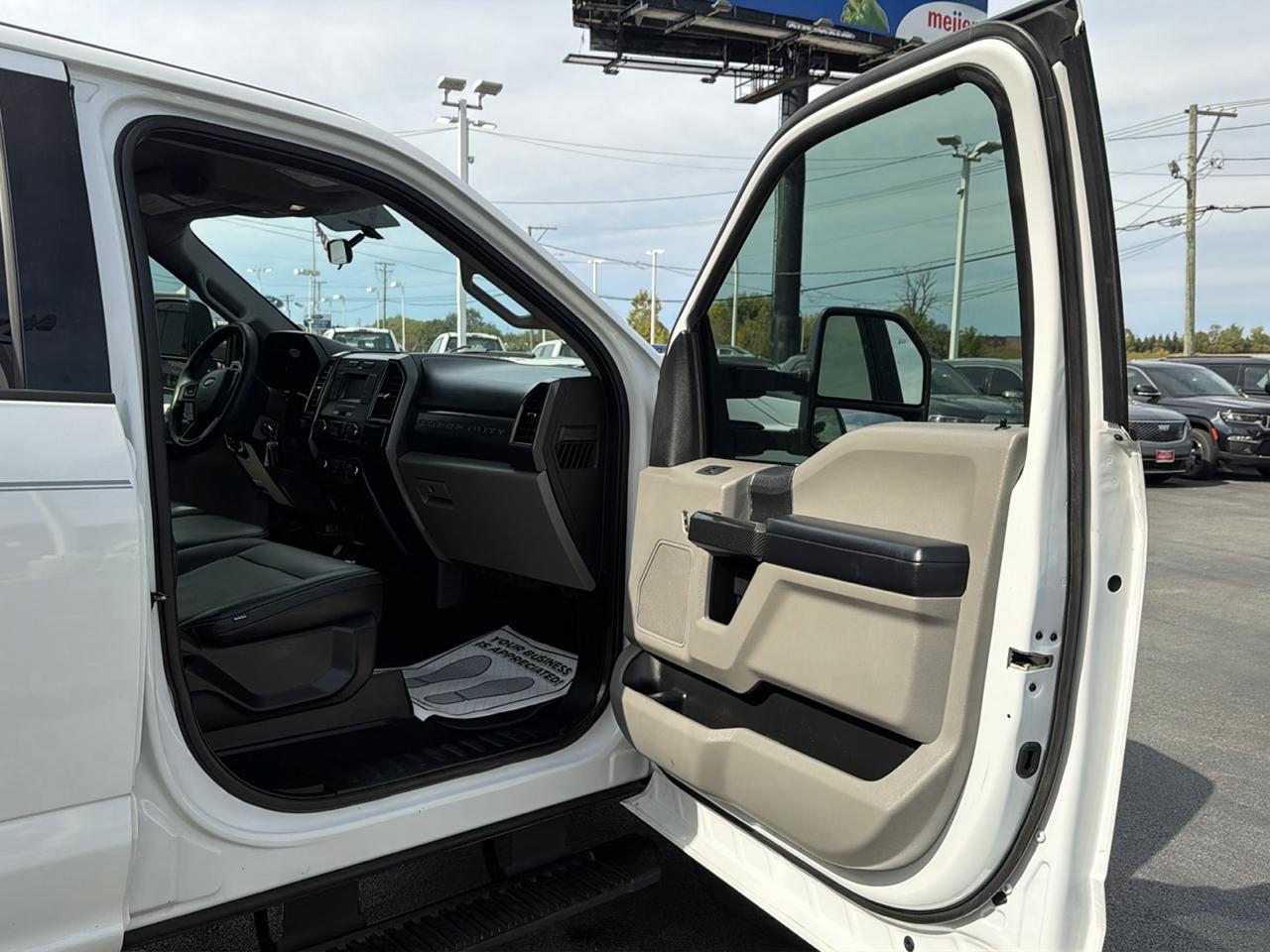 Ford Super Duty F-250 SRW XLT 4WD Crew Cab 8' Box 2019