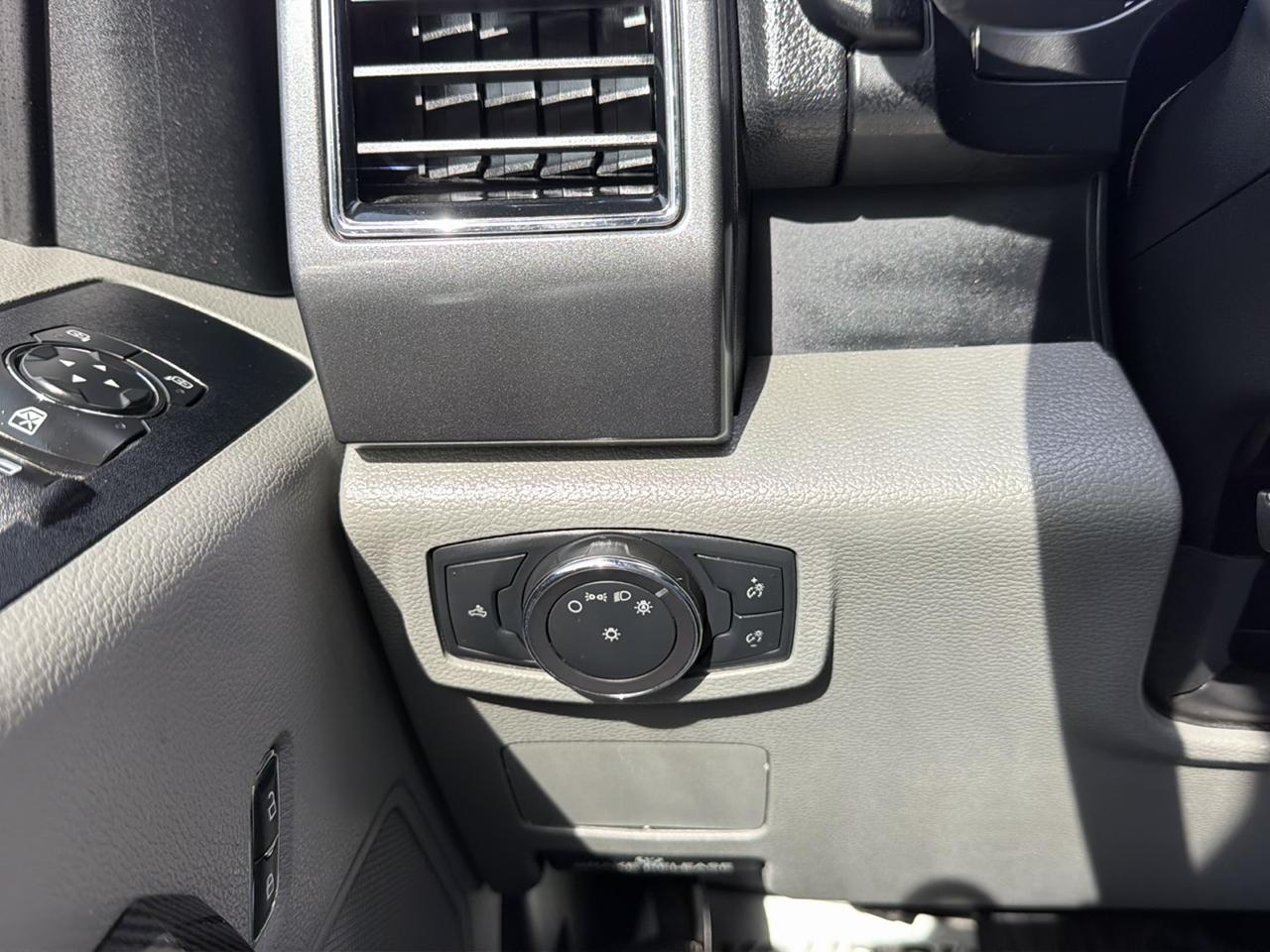 Ford Super Duty F-250 SRW XLT 4WD Crew Cab 8' Box 2019