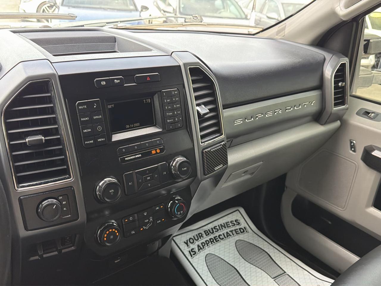Ford Super Duty F-250 SRW XLT 4WD Crew Cab 8' Box 2019