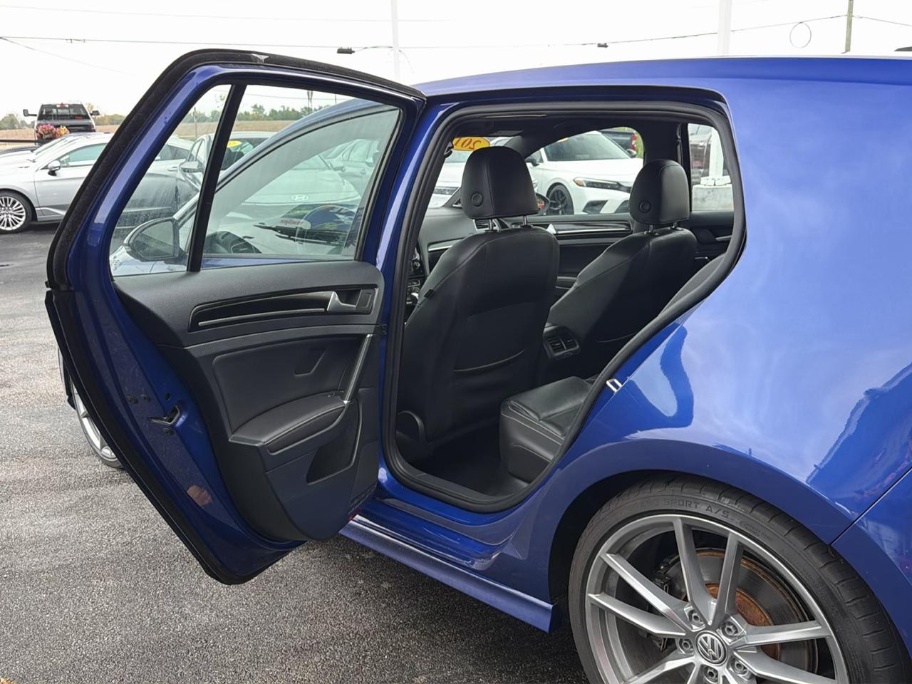 Volkswagen Golf R 4-Door DSG w/DCC/Nav 2017