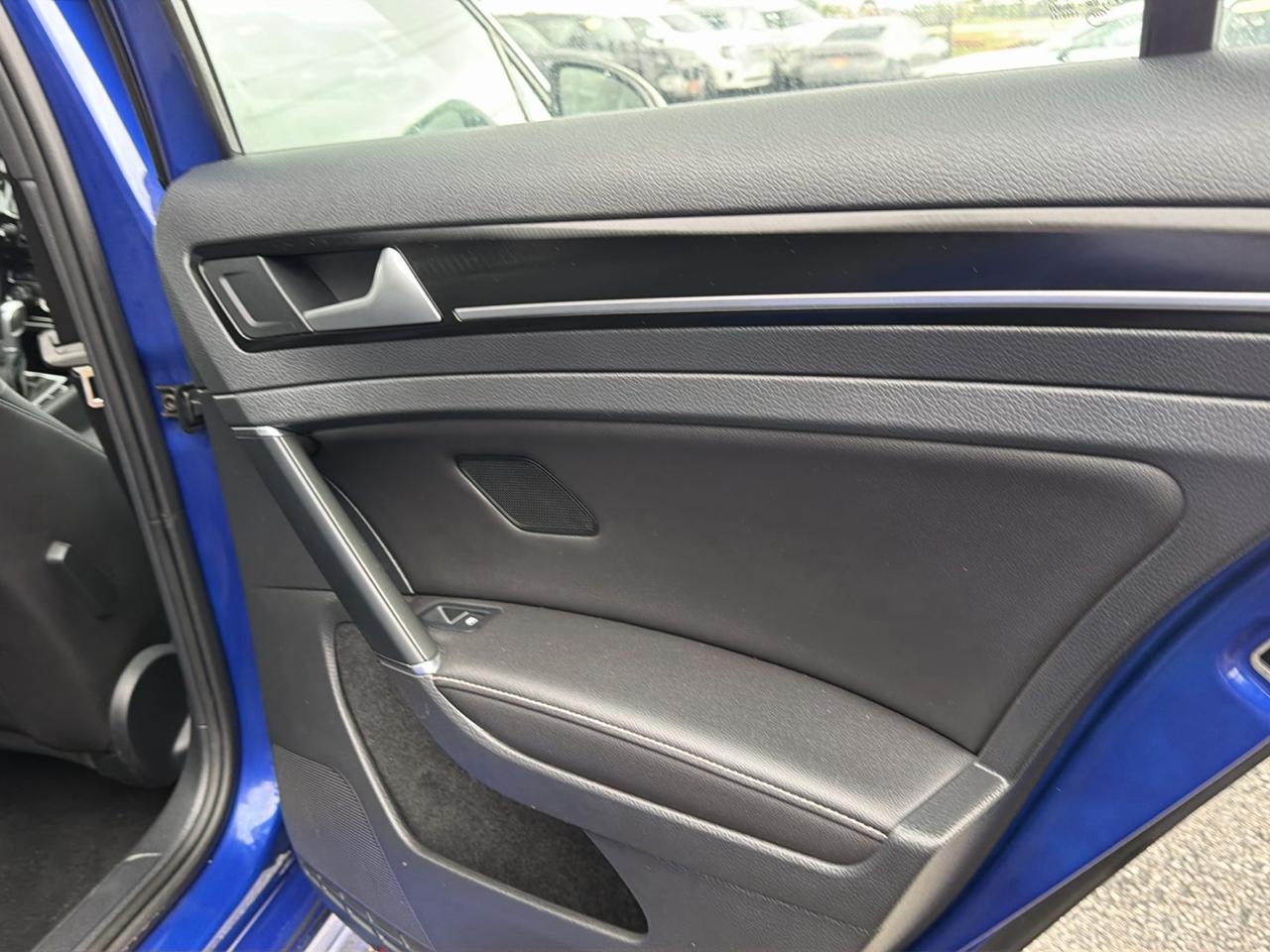 Volkswagen Golf R 4-Door DSG w/DCC/Nav 2017