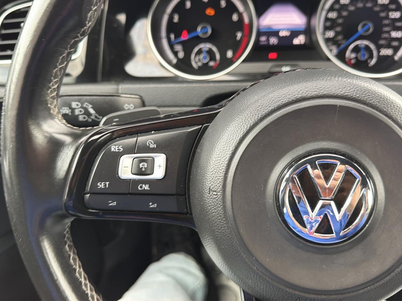 Volkswagen Golf R 4-Door DSG w/DCC/Nav 2017