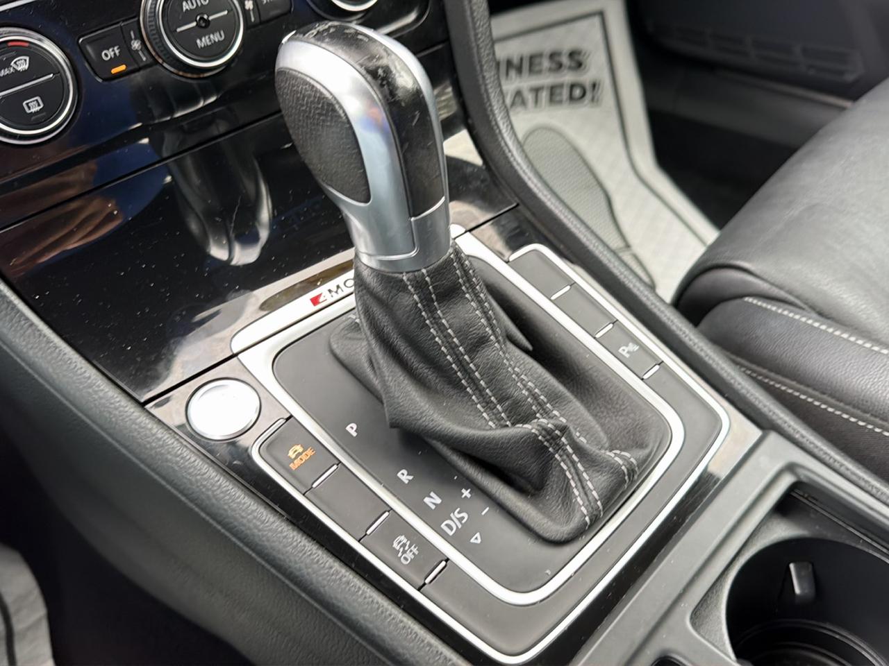Volkswagen Golf R 4-Door DSG w/DCC/Nav 2017