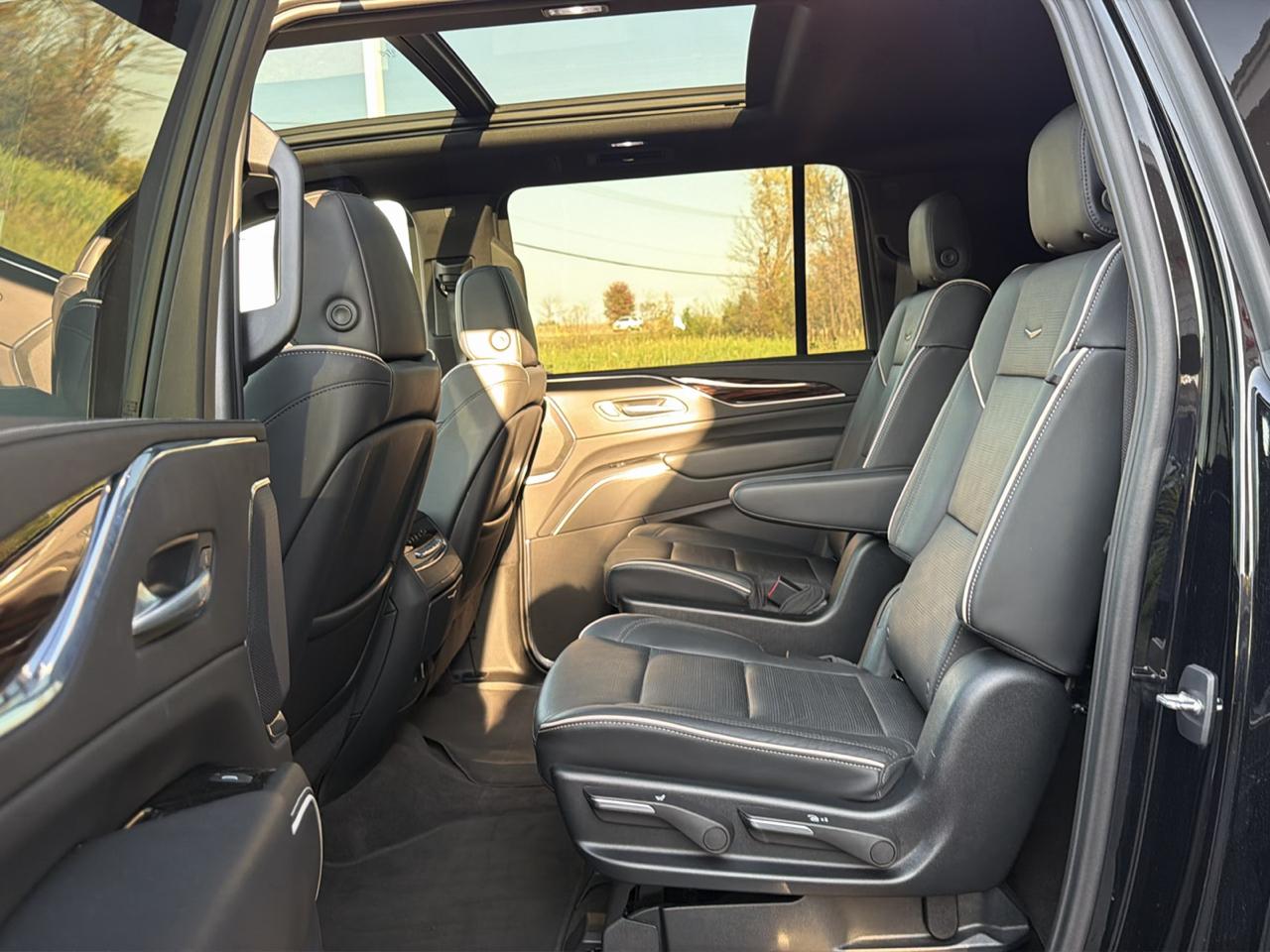 Cadillac Escalade ESV 4WD 4dr Premium Luxury 2023