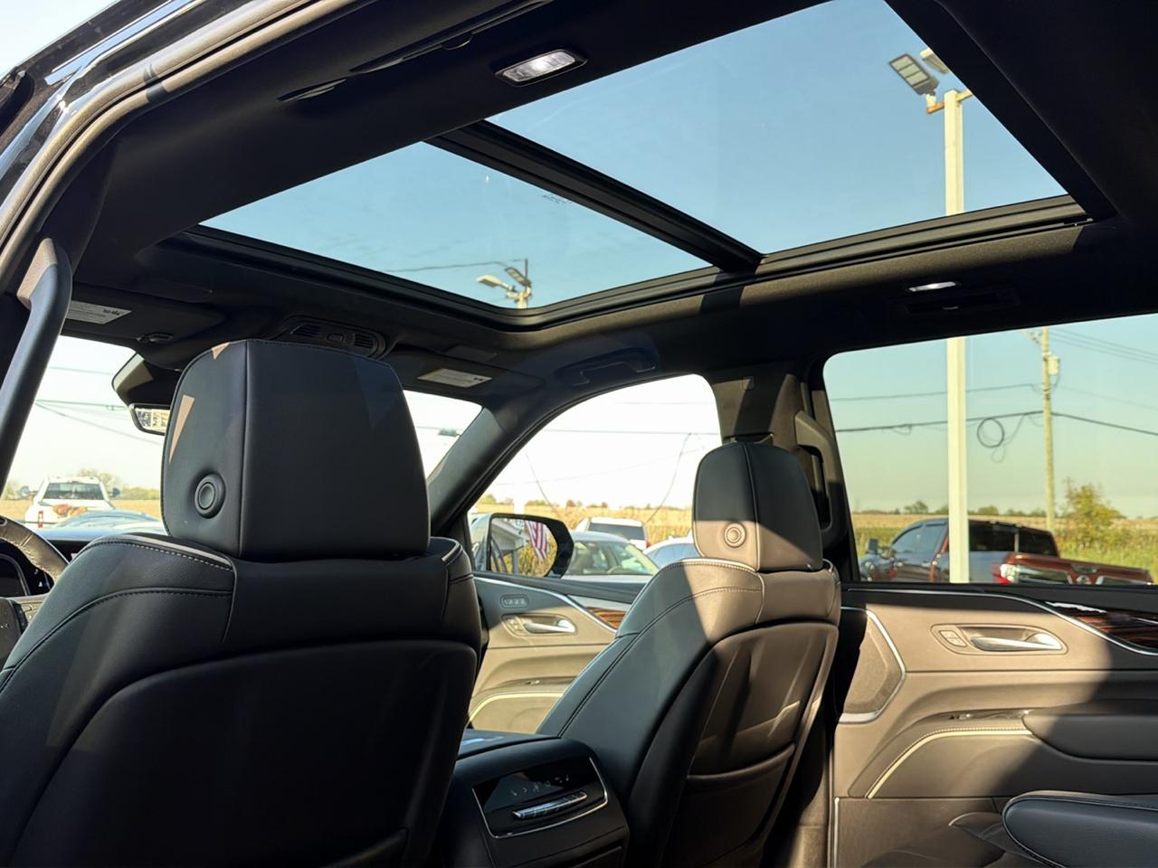 Cadillac Escalade ESV 4WD 4dr Premium Luxury 2023