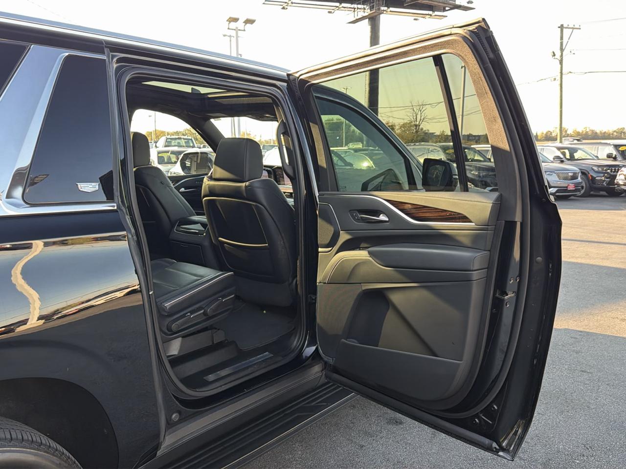 Cadillac Escalade ESV 4WD 4dr Premium Luxury 2023