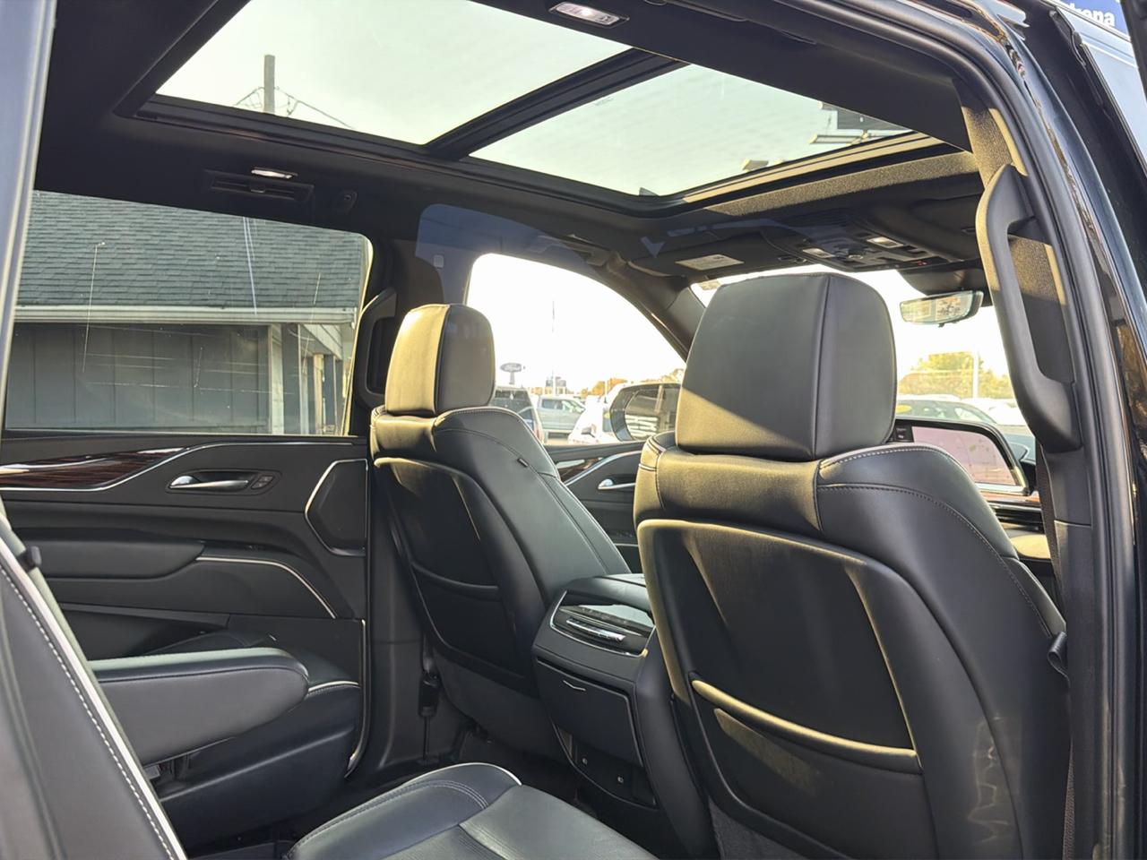 Cadillac Escalade ESV 4WD 4dr Premium Luxury 2023