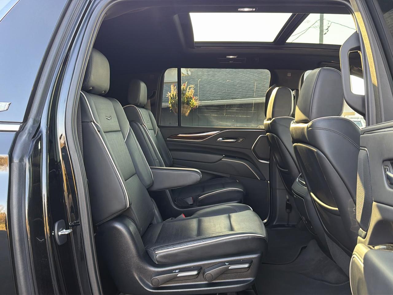 Cadillac Escalade ESV 4WD 4dr Premium Luxury 2023