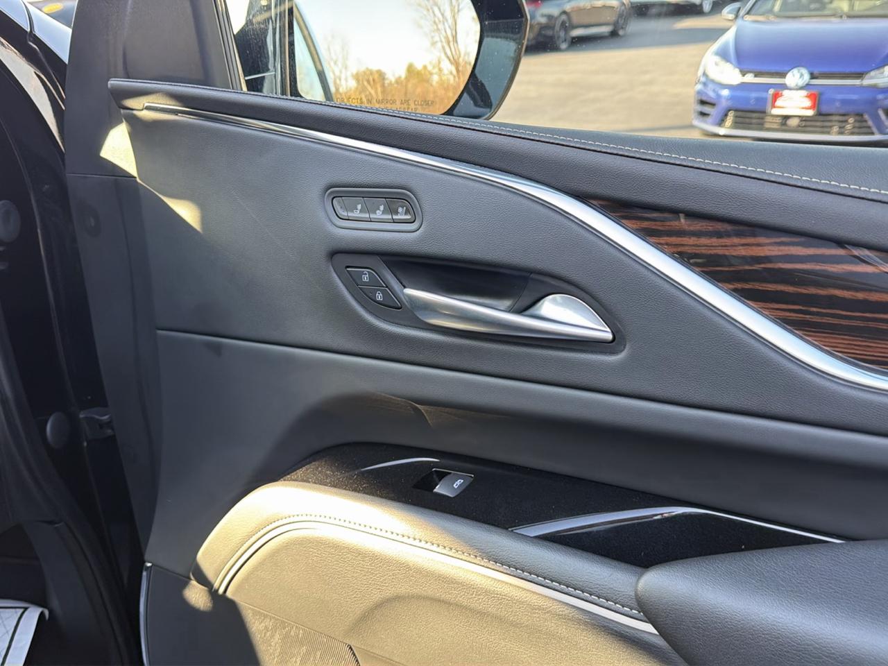Cadillac Escalade ESV 4WD 4dr Premium Luxury 2023