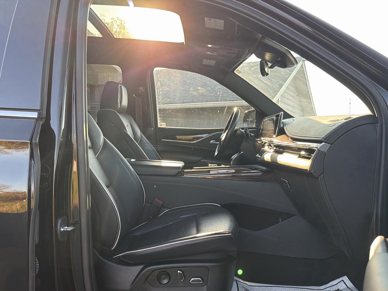 Cadillac Escalade ESV 4WD 4dr Premium Luxury 2023