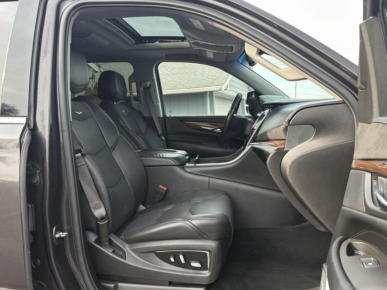 Cadillac Escalade 4WD 4dr Luxury Collection 2016