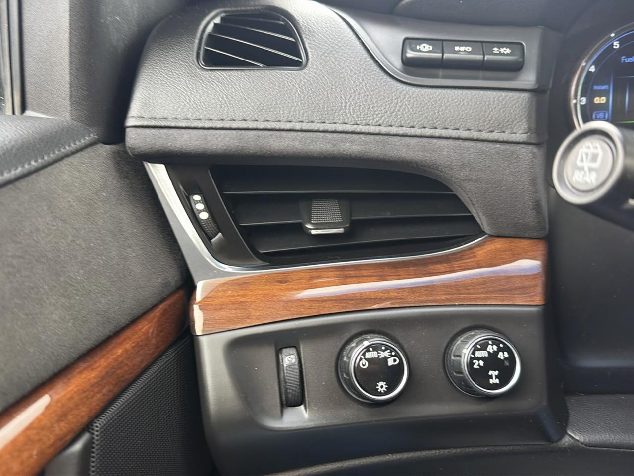 Cadillac Escalade 4WD 4dr Luxury Collection 2016