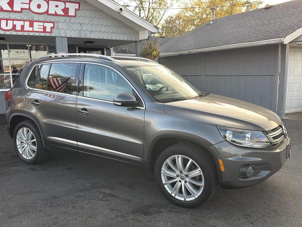 Volkswagen Tiguan 4WD 4dr Auto SEL w/Premium Nav & Dynaudio 2012
