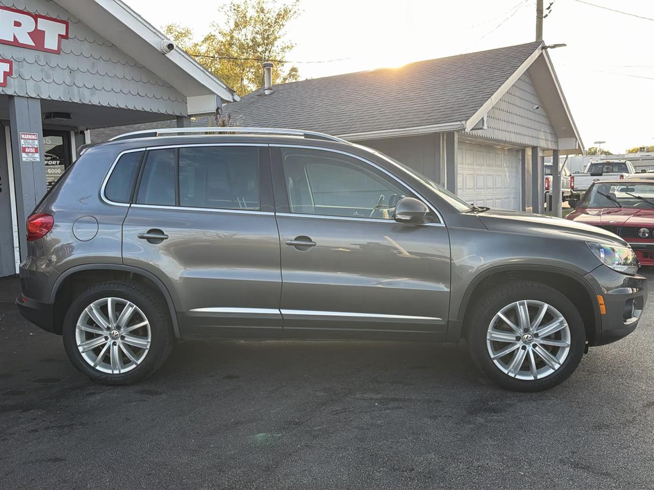 Volkswagen Tiguan 4WD 4dr Auto SEL w/Premium Nav & Dynaudio 2012