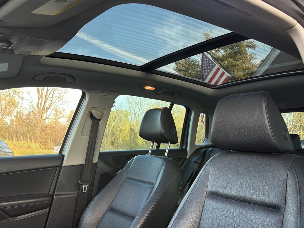 Volkswagen Tiguan 4WD 4dr Auto SEL w/Premium Nav & Dynaudio 2012