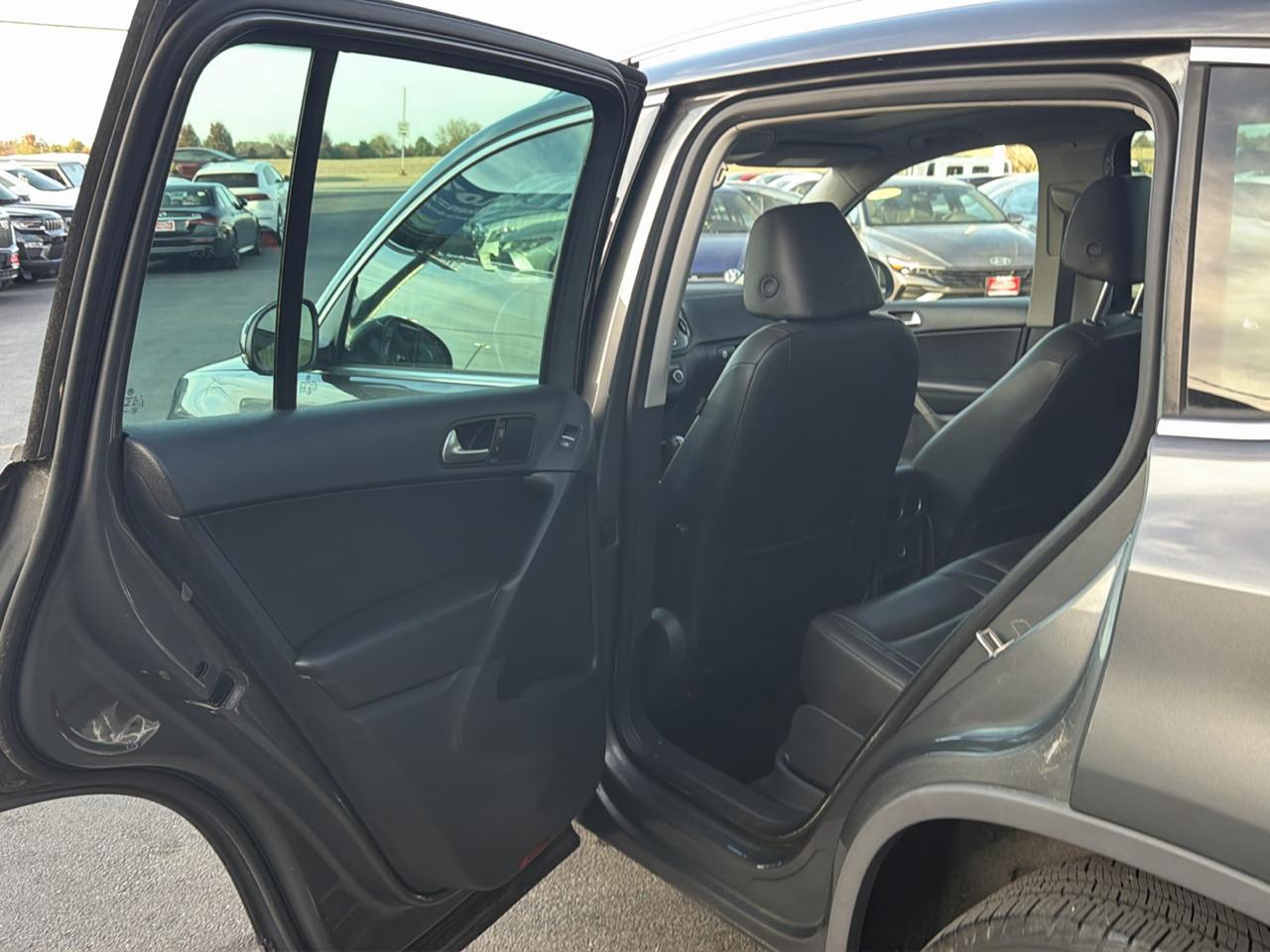 Volkswagen Tiguan 4WD 4dr Auto SEL w/Premium Nav & Dynaudio 2012