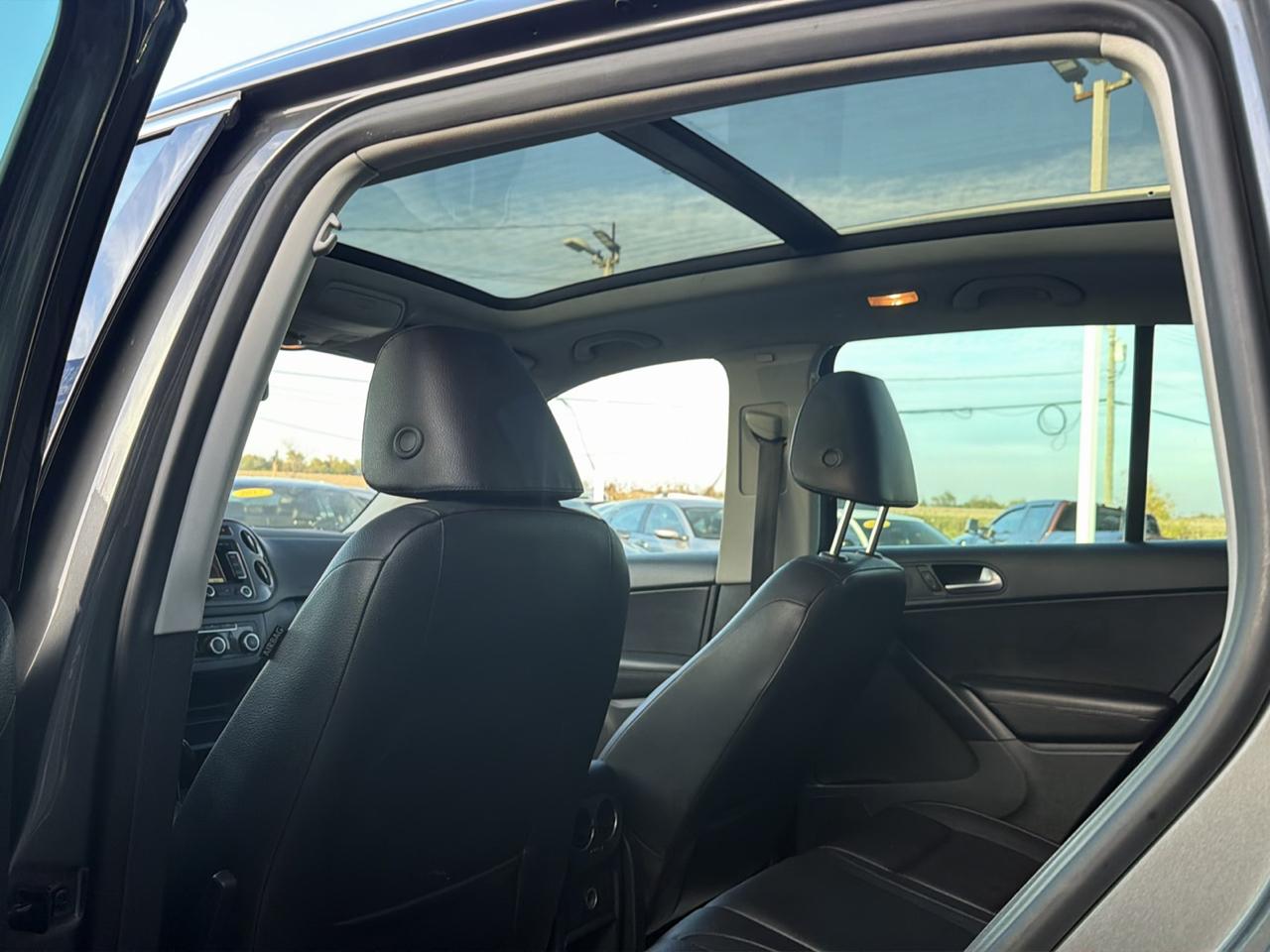 Volkswagen Tiguan 4WD 4dr Auto SEL w/Premium Nav & Dynaudio 2012