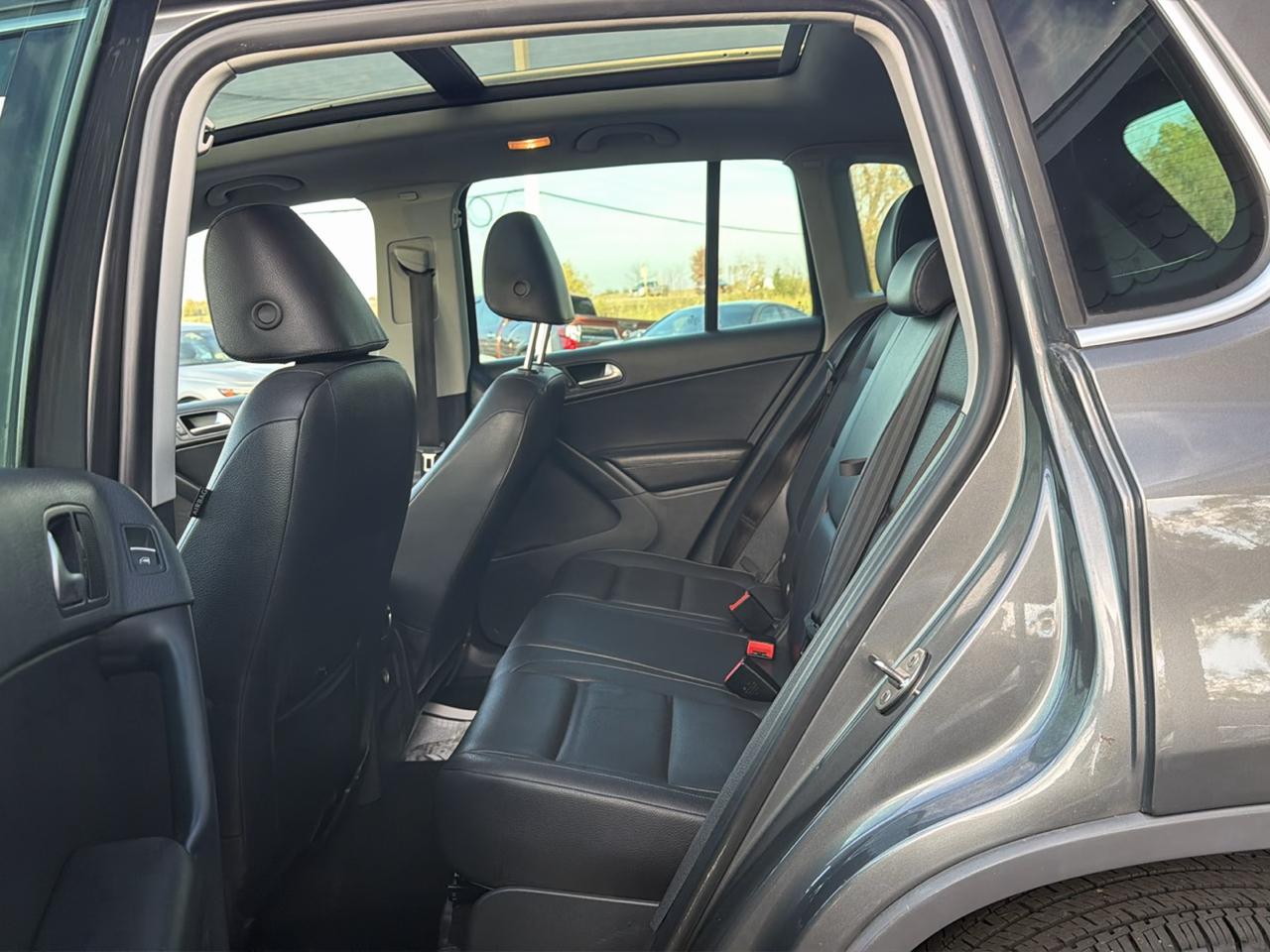 Volkswagen Tiguan 4WD 4dr Auto SEL w/Premium Nav & Dynaudio 2012
