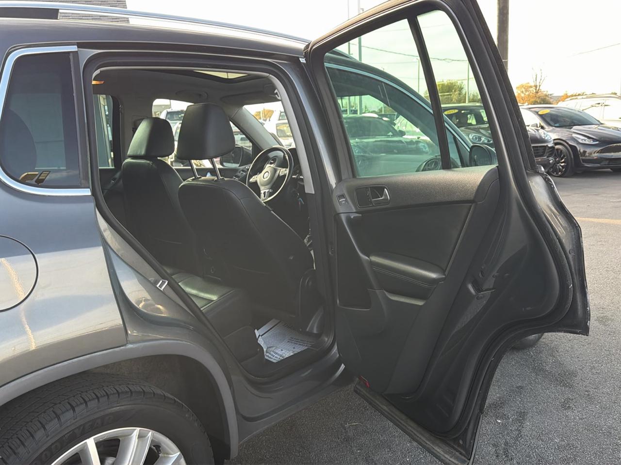 Volkswagen Tiguan 4WD 4dr Auto SEL w/Premium Nav & Dynaudio 2012