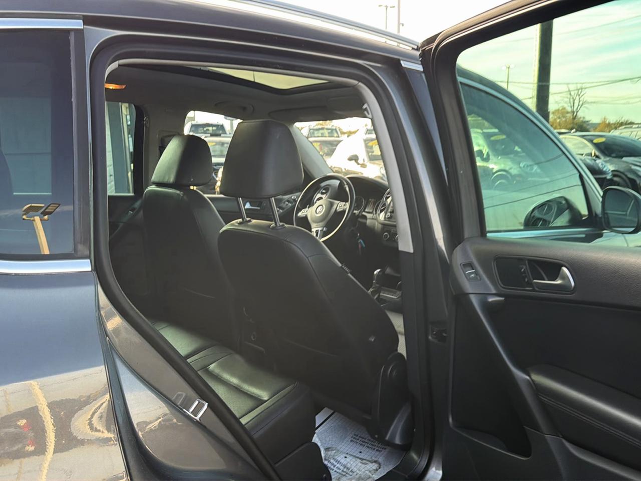 Volkswagen Tiguan 4WD 4dr Auto SEL w/Premium Nav & Dynaudio 2012